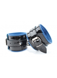 Чёрные лаковые наручники с синим подкладом - БДСМ Арсенал - купить с доставкой в Екатеринбурге