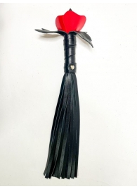 Черная кожаная плеть с красной лаковой розой в рукояти - 40 см. - БДСМ Арсенал - купить с доставкой в Екатеринбурге