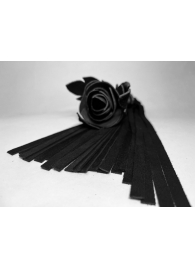 Черная замшевая плеть с лаковой розой в рукояти - 40 см. - БДСМ Арсенал - купить с доставкой в Екатеринбурге