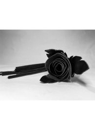 Черная кожаная плеть с лаковой розой в рукояти - 40 см. - БДСМ Арсенал - купить с доставкой в Екатеринбурге