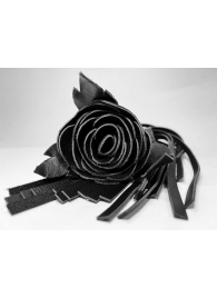 Черная кожаная плеть с розой в рукояти - 40 см. - БДСМ Арсенал - купить с доставкой в Екатеринбурге
