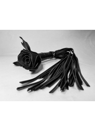 Черная кожаная плеть с розой в рукояти - 40 см. - БДСМ Арсенал - купить с доставкой в Екатеринбурге