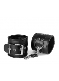 Черные кожаные наручники с ремешком с двумя карабинами на концах - Sitabella - купить с доставкой в Екатеринбурге