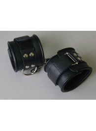 Чёрные кожаные наручники с ремешком с двумя карабинами - Sitabella - купить с доставкой в Екатеринбурге