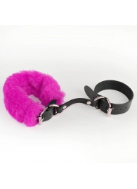 Черные кожаные наручники со съемной ярко-розовой опушкой - Sitabella - купить с доставкой в Екатеринбурге