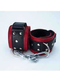 Красно-чёрные кожаные наручники с меховым подкладом - БДСМ Арсенал - купить с доставкой в Екатеринбурге
