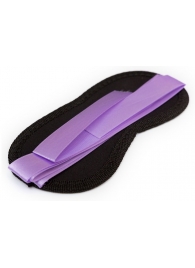 Чёрная маска на глаза Purple Black с фиолетовыми завязками - Пикантные штучки - купить с доставкой в Екатеринбурге