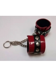 Брелок в виде красо-чёрных наручников - Подиум - купить с доставкой в Екатеринбурге