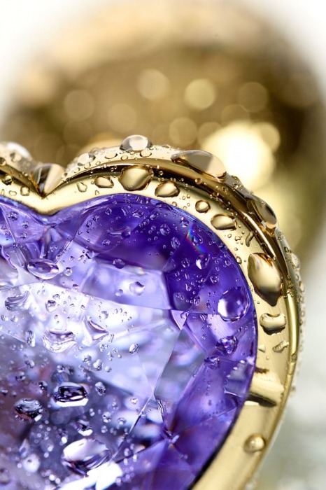 Золотистая анальная втулка с фиолетовым кристаллом-сердечком - 7 см. - ToyFa - купить с доставкой в Екатеринбурге