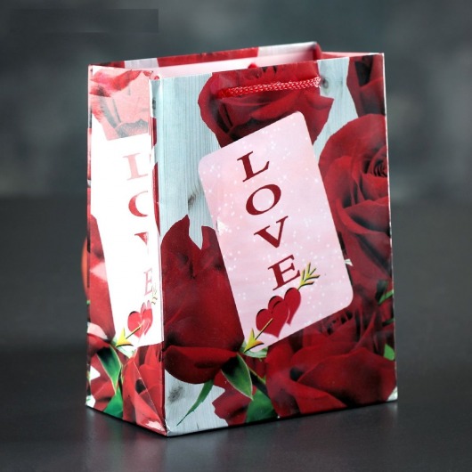 Подарочный пакет  Love  с розами - 15 х 12 см. - Сима-Ленд - купить с доставкой в Екатеринбурге