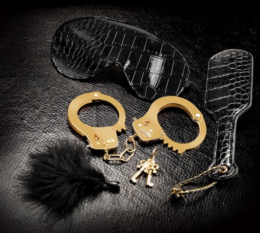 Набор Beginners Fantasy Kit из наручников, пуховки, маски и шлепалки - Pipedream - купить с доставкой в Екатеринбурге