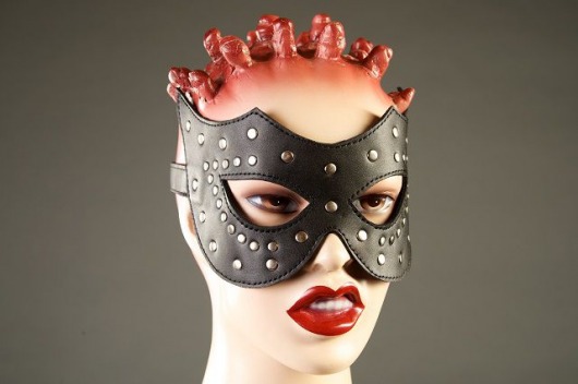 Чёрная маска с клёпками - Подиум - купить с доставкой в Екатеринбурге