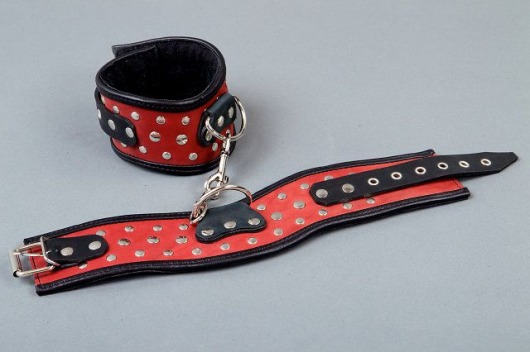 Фигурные красно-чёрные наручники с клёпками - Подиум - купить с доставкой в Екатеринбурге