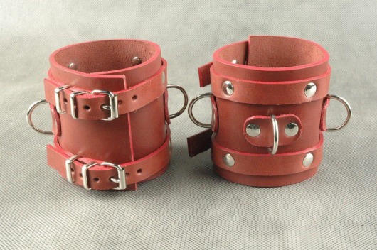 Широкие красные не подшитые наручники - Beastly - купить с доставкой в Екатеринбурге