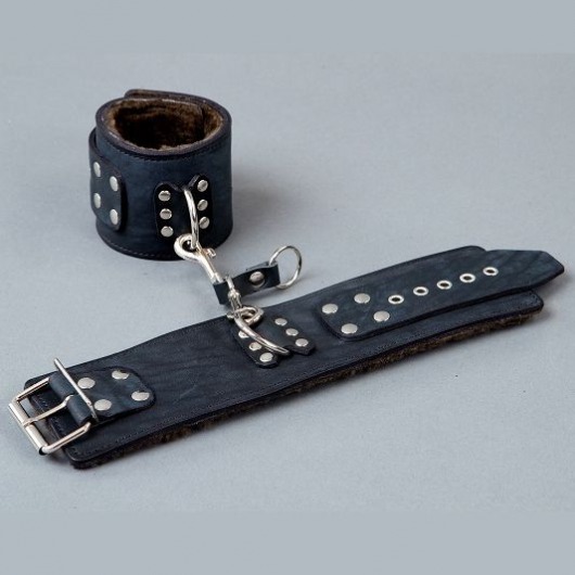 Широкие кожаные наручники на меху - Подиум - купить с доставкой в Екатеринбурге