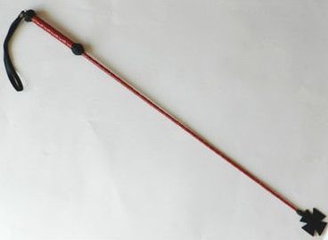 Плетеный длинный красный лаковый стек с наконечником-крестом - 85 см. - Подиум - купить с доставкой в Екатеринбурге