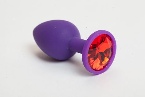 Фиолетовая силиконовая анальная пробка с красным стразом - 7,1 см. - 4sexdreaM - купить с доставкой в Екатеринбурге