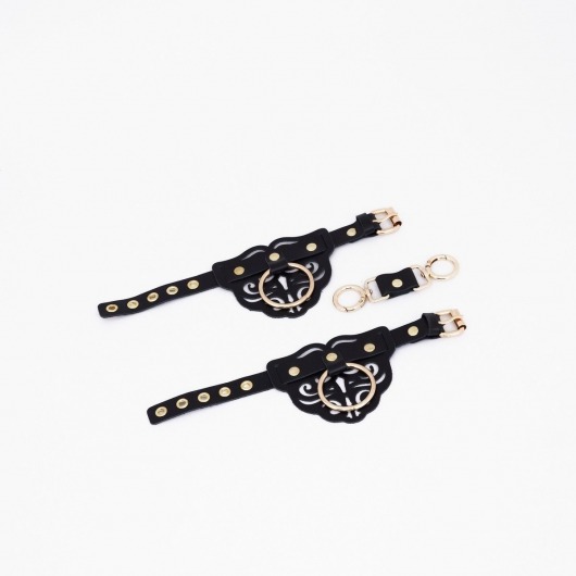 Черные кожаные наручники с клепками, кольцами и золотистой фурнитурой - Crazy Handmade - купить с доставкой в Екатеринбурге