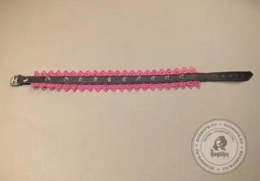 Чёрный ошейник с цикламеновым кружевом и шипами - Подиум - купить с доставкой в Екатеринбурге