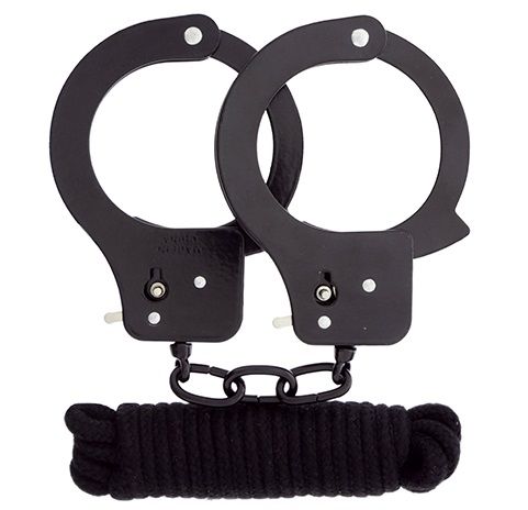 Чёрные наручники из листового металла в комплекте с веревкой BONDX METAL CUFFS LOVE ROPE SET - Dream Toys - купить с доставкой в Екатеринбурге