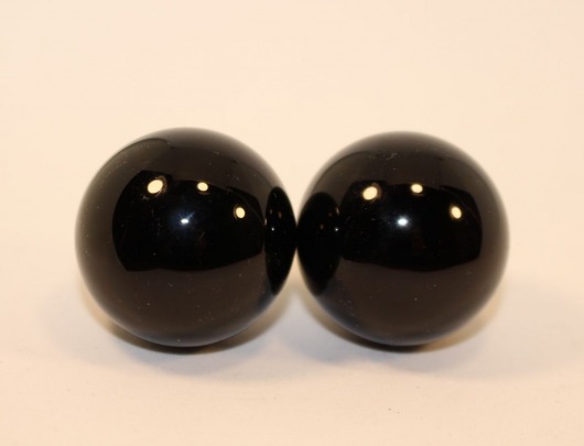 Чёрно-белые вагинальные шарики со смещенным центром тяжести - 4sexdreaM