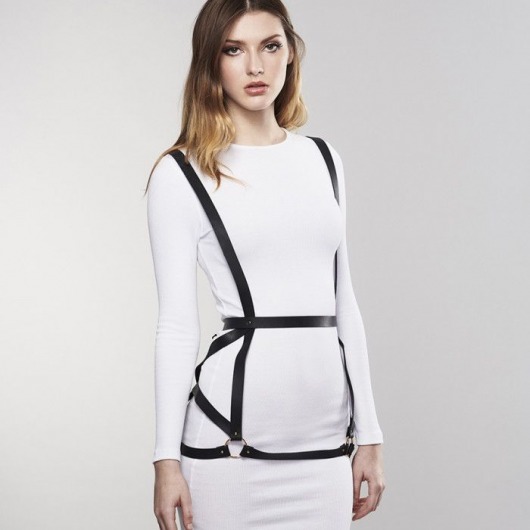 Чёрная упряжь ARROW DRESS HARNESS - Bijoux Indiscrets - купить с доставкой в Екатеринбурге